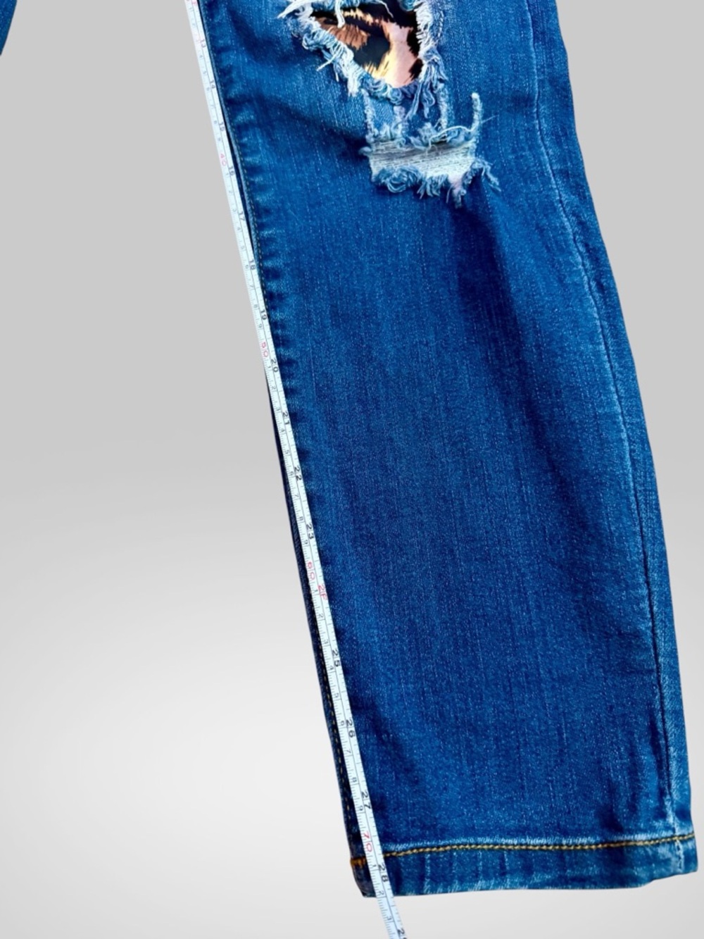 Judy Blue Leopard Distressed Jeans 9/29 - Picture 6 of 7